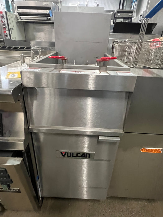 (SHOWROOM MODEL) Vulcan 1GR45M 45 Lb. Natural Floor Fryer - 120,000 BTU