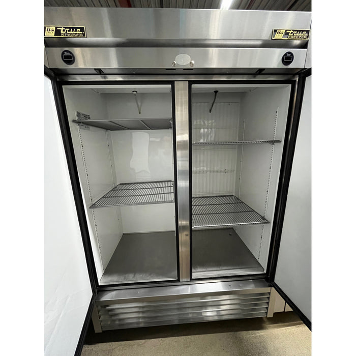 (USED) True T-49DT 54" Dual Temp Combination 2-Door Reach-In Refrigerator / Freezer