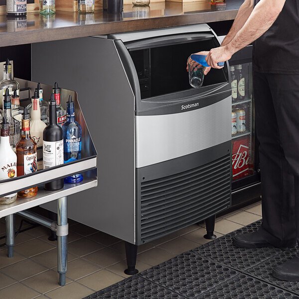 Scotsman UC2024SA-1 24" Air Cooled Undercounter Small Cube Ice Machine - 227 Lbs.